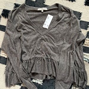 Truly madly deeply Crop grey ruffled long sleeve tee. New. Small